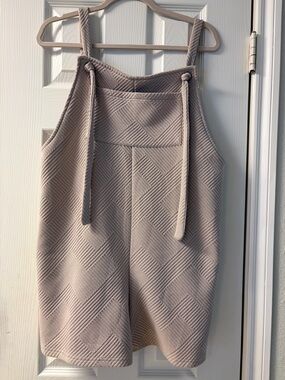 See and Be Seen Textured Romper in Oatmeal Size Small NWOT